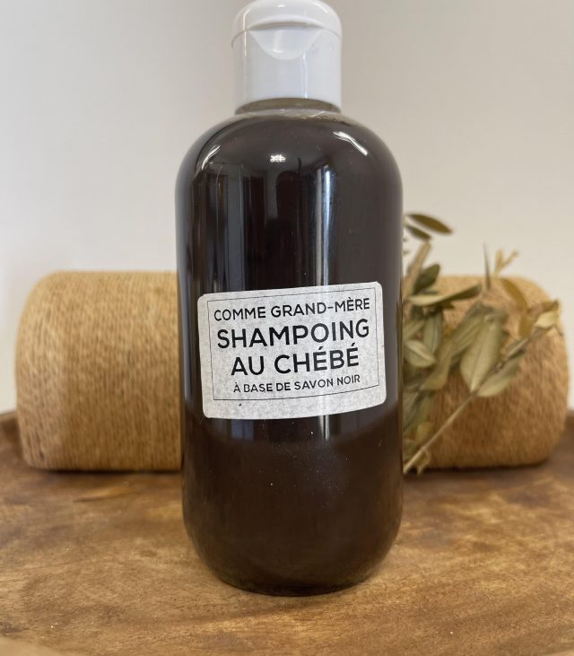 Le shampoing au chébé de Comme Grand Mère intègre le pouvoir du chébé ingrédient naturel connu pour ses propriétés stimulantes de la croissance des cheveux.